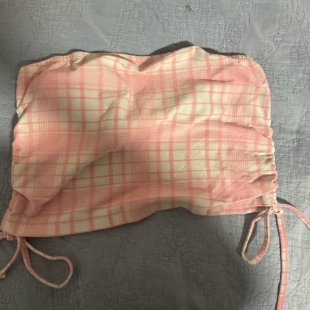 colors are white and pink, strapless and super cute top